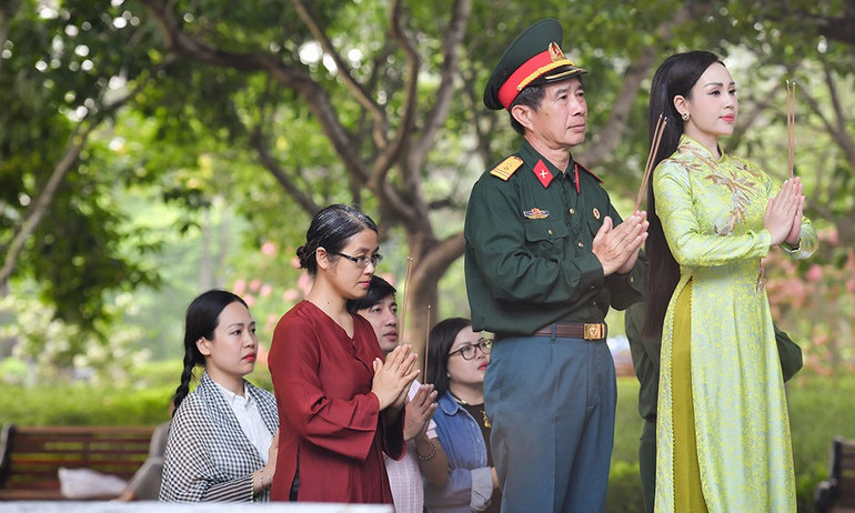 Sao Mai Khánh Ly ra mắt MV “Còn mãi với non sông” kỷ niệm Ngày Thương binh Liệt sĩ