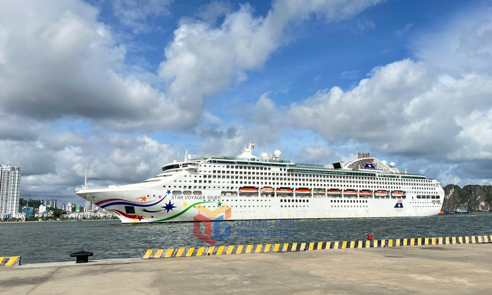 Over 1,200 cruise passengers visit Quang Ninh