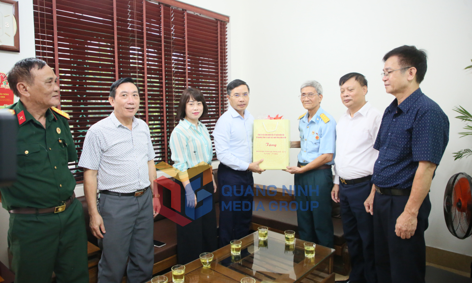Chủ tịch UBND tỉnh Phạm Đức Ấn thăm, tặng quà người có công với cách mạng, tháng 7-2025