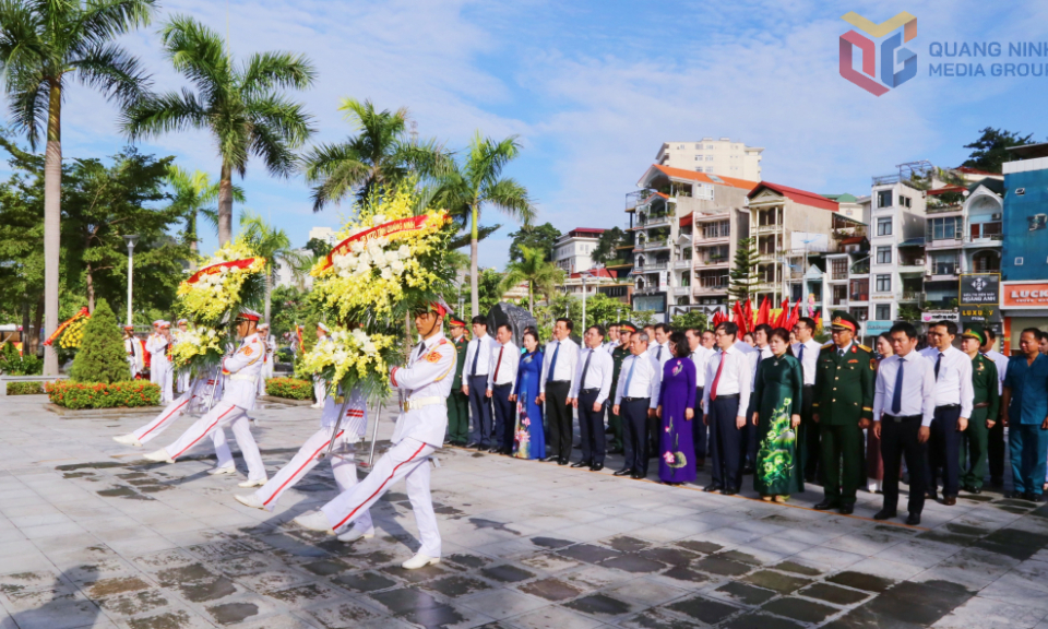Đoàn đại biểu tỉnh dâng hương tại Đài tưởng niệm các Anh hùng liệt sĩ và Tượng đài đồng chí Vũ Văn Hiếu
