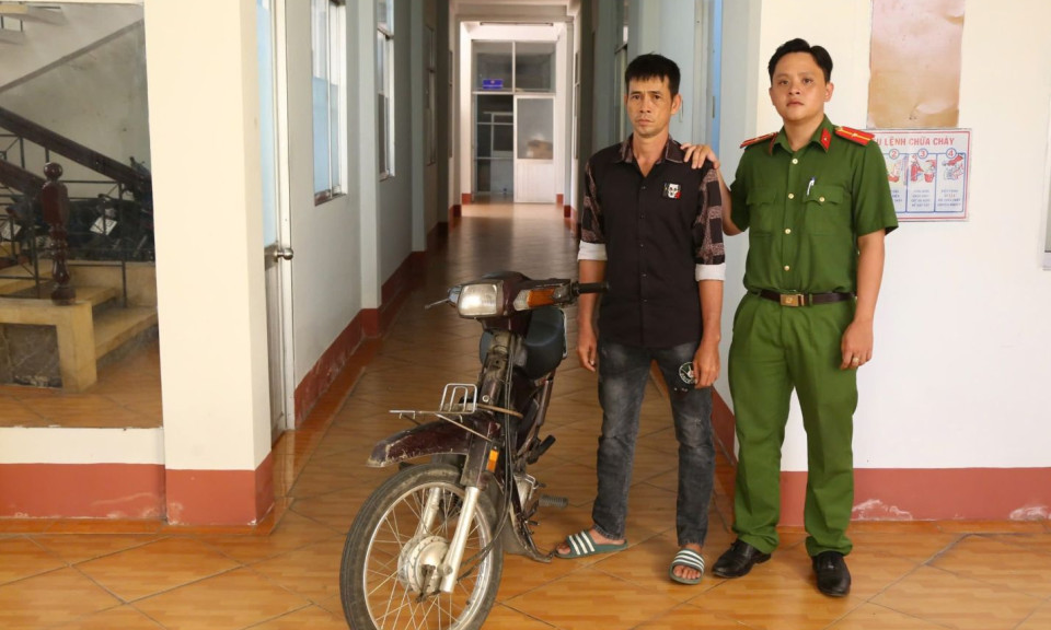 Thấy xe không người trông coi, đối tượng ra tay trộm rồi bán