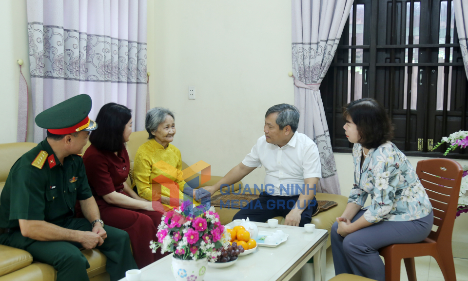 Bí thư Tỉnh ủy Vũ Đại Thắng thăm, tặng quà Mẹ Việt Nam Anh hùng, tháng 7-2025