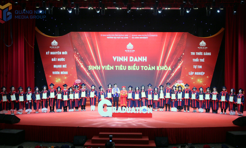 Trường Đại học Hạ Long: Trao bằng tốt nghiệp đợt 1 năm 2025