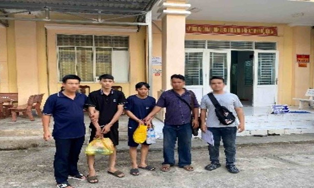 Công an xã Bình Sơn vận động 2 đối tượng truy nã nguy hiểm ra đầu thú