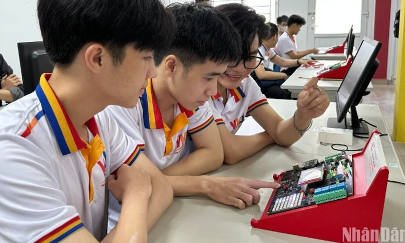 Bỏ quy định điểm sàn 8 điểm môn Toán với ngành vi mạch bán dẫn