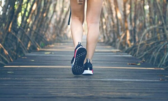 Mẹo đi bộ nhanh nên áp dụng để tăng cường sức khỏe tim mạch