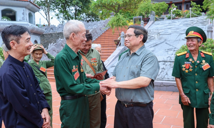 Thủ tướng tưởng nhớ, tri ân Chủ tịch Hồ Chí Minh và các Anh hùng liệt sĩ tại Quảng Trị
