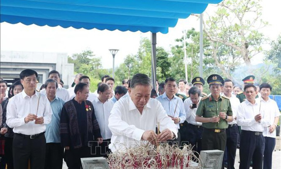 Tổng Bí thư Tô Lâm dâng hương tưởng niệm các Anh hùng, Liệt sĩ tại Điện Biên