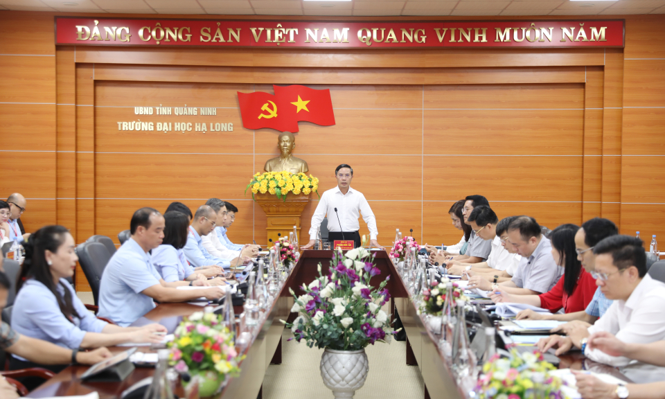 Đồng chí Chủ tịch UBND tỉnh làm việc với Trường Đại học Hạ Long