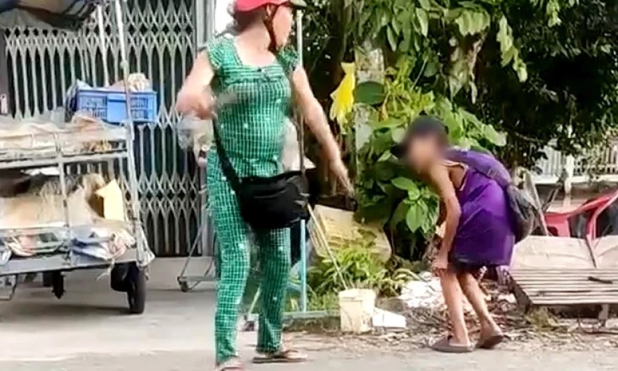 Không bán hết vé số, hai bé bị cô ruột dùng khúc cây 1m đánh tới tấp