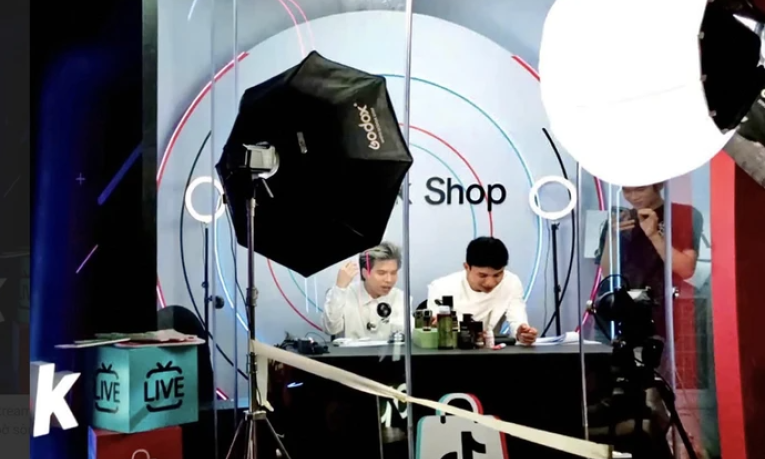 TikTok Shop bứt tốc, áp sát ‘ngôi vương’ Shopee