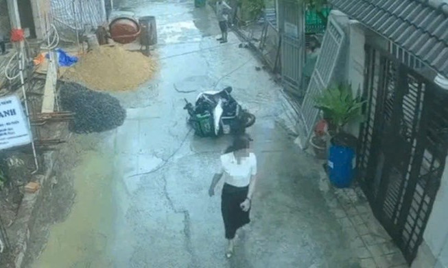 Kiểm điểm nữ cán bộ trong video xô ngã xe máy của shipper ở TPHCM