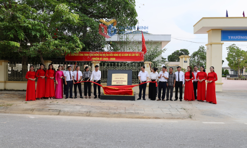 Xã Đầm Hà gắn biển công trình chào mừng Đại hội Đảng bộ xã lần thứ I, nhiệm kỳ 2025 – 2030