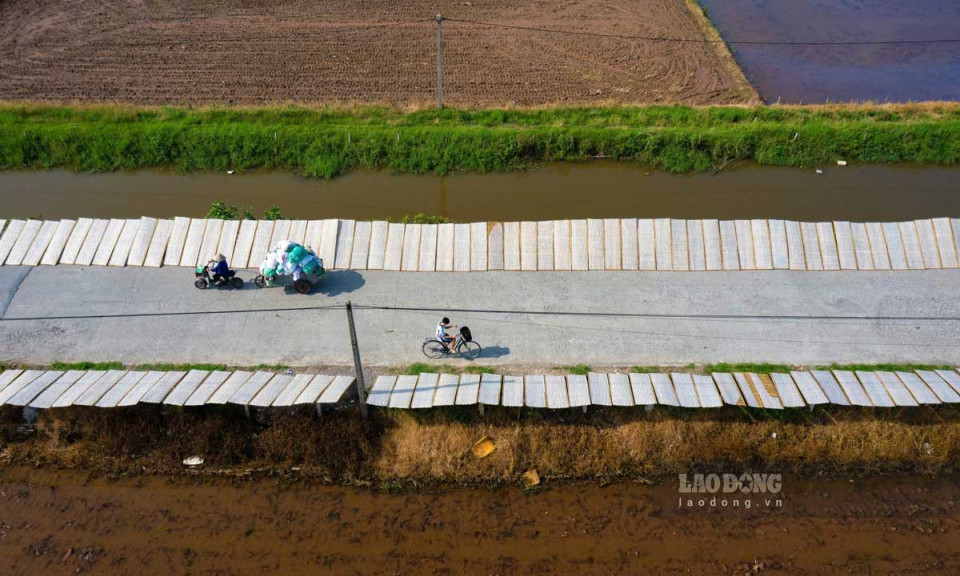 Về ngôi làng ở Hưng Yên khám phá nghề làm bánh đa truyền thống