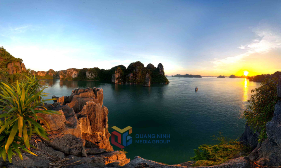 Ha Long bay - A harmonious symphony of rock and water