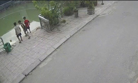 Hai bé trai ngã giếng tử vong thương tâm