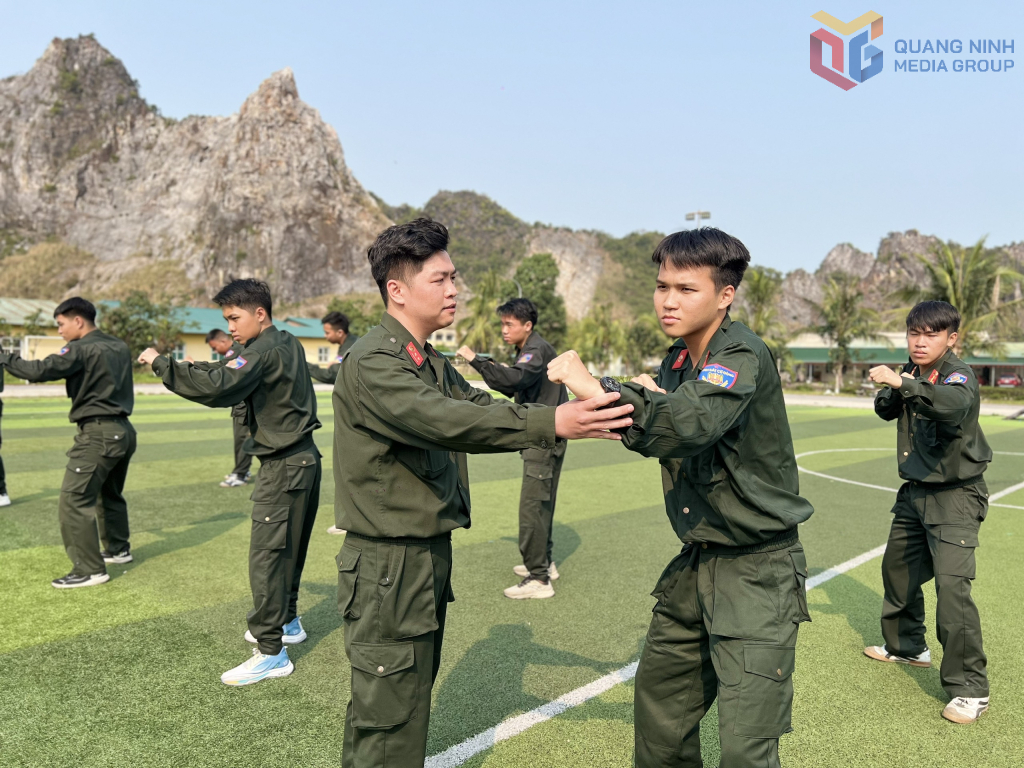 Huấn luyện hàng ngày tại Phòng Cảnh sát cơ động.
