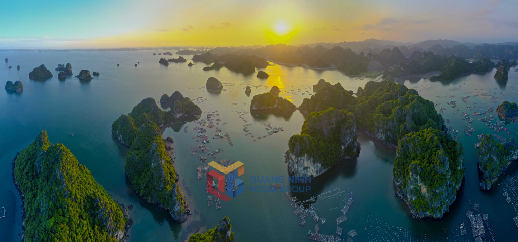 Hoàng hôn trên vịnh Bái Tử Long.