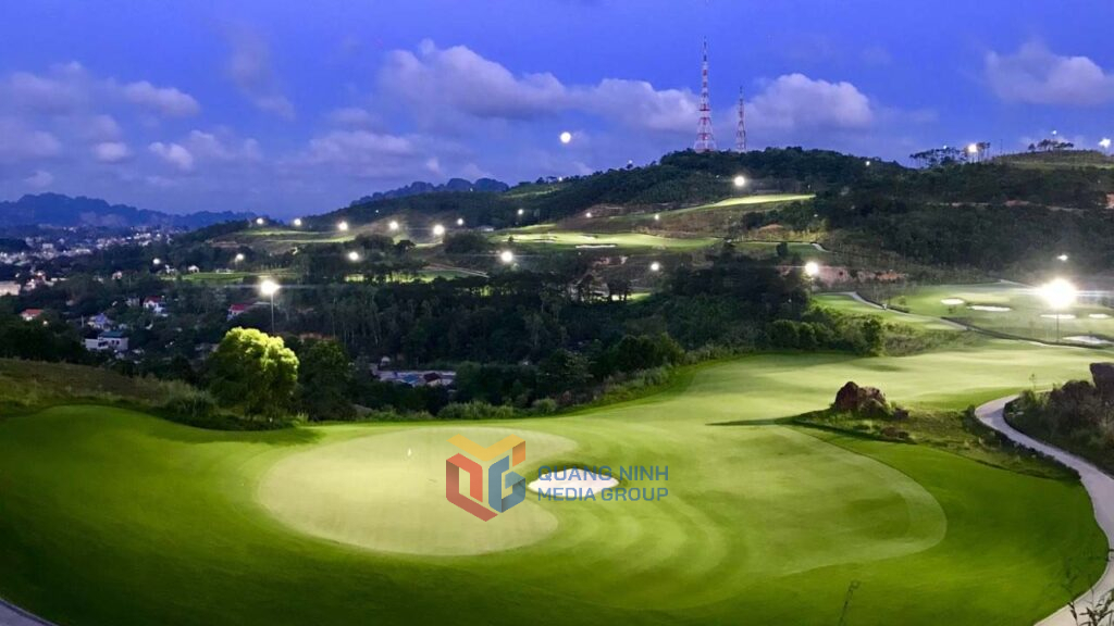 Sân golf FLC trên địa bàn phường Hà Lầm là điểm nhấn về hạ tầng dịch vụ - du lịch, nâng tầm diện mạo đô thị và thu hút nhà đầu tư, du khách.