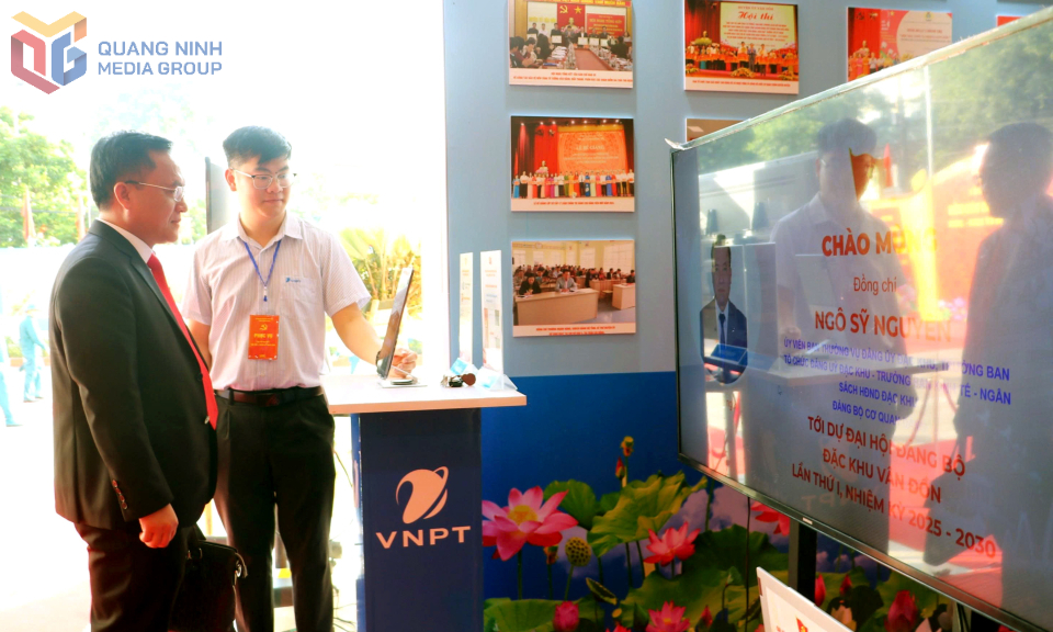 Đại hội ứng dụng công nghệ số điểm danh đại biểu chính thức và cung cấp tài liệu phục vụ đại biểu dự đại hội.
