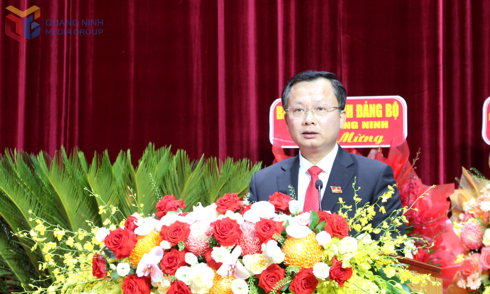 Đồng chí Cao Tường Huy, Bí thư Đảng ủy đặc khu Vân Đồn, phát biểu tại Đại hội.