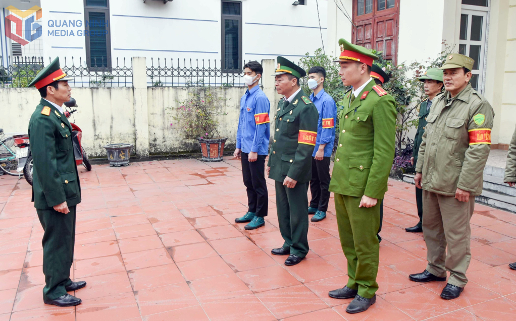Tổ Nhân dân tự quản ANTT do CCB làm nòng cốt khu Nam Tiến (phường Cẩm Phả) phân công các tổ viên tham gia làm nhiệm vụ.