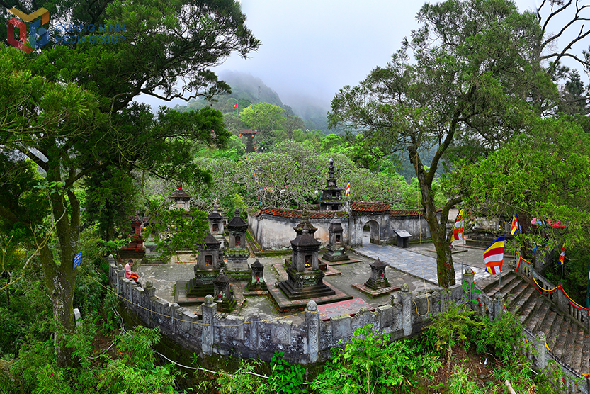 Vườn tháp Huệ Quang.