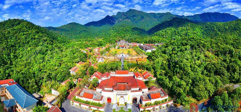 Dưới chân Yên Tử.