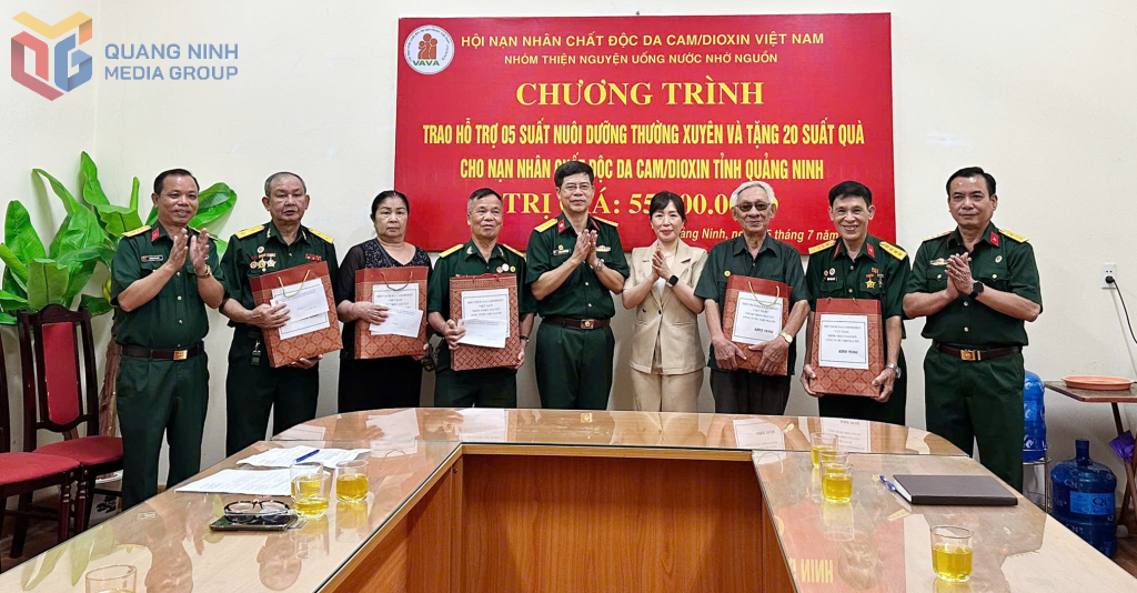  Hội Nạn nhân chất độc da cam/đioxin Việt Nam và Hội Nạn nhân chất độc da cam/dioxin tỉnh  trao quà cho các nạn nhân chất độc da cam trên địa bàn tỉnh cuối tháng 7/2025.
