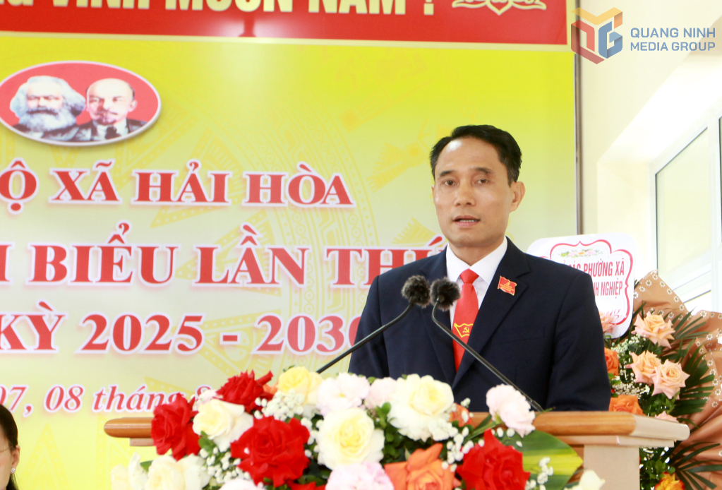Đồng chí Bùi Hồng Quân, Bí thư Đảng ủy xã Hải Hòa, phát biểu tại Đại hội.