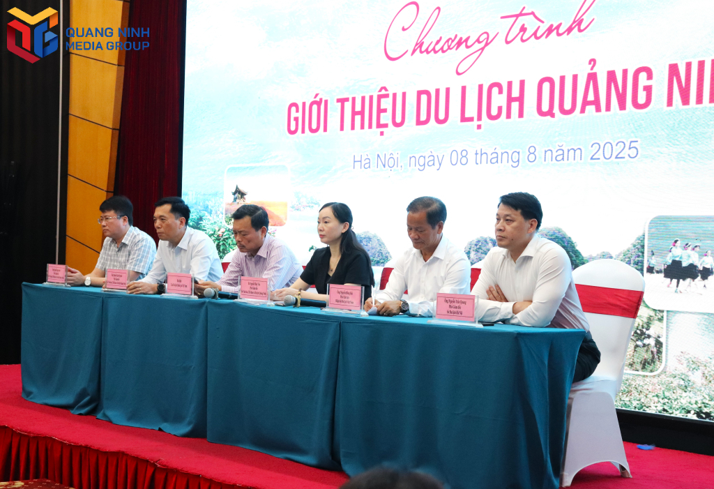 Lãnh đạo Sở Văn hóa, Thể thao và Du lịch cùng các đơn vị giải đáp, tháo gỡ vướng mắc của doanh nghiệp.