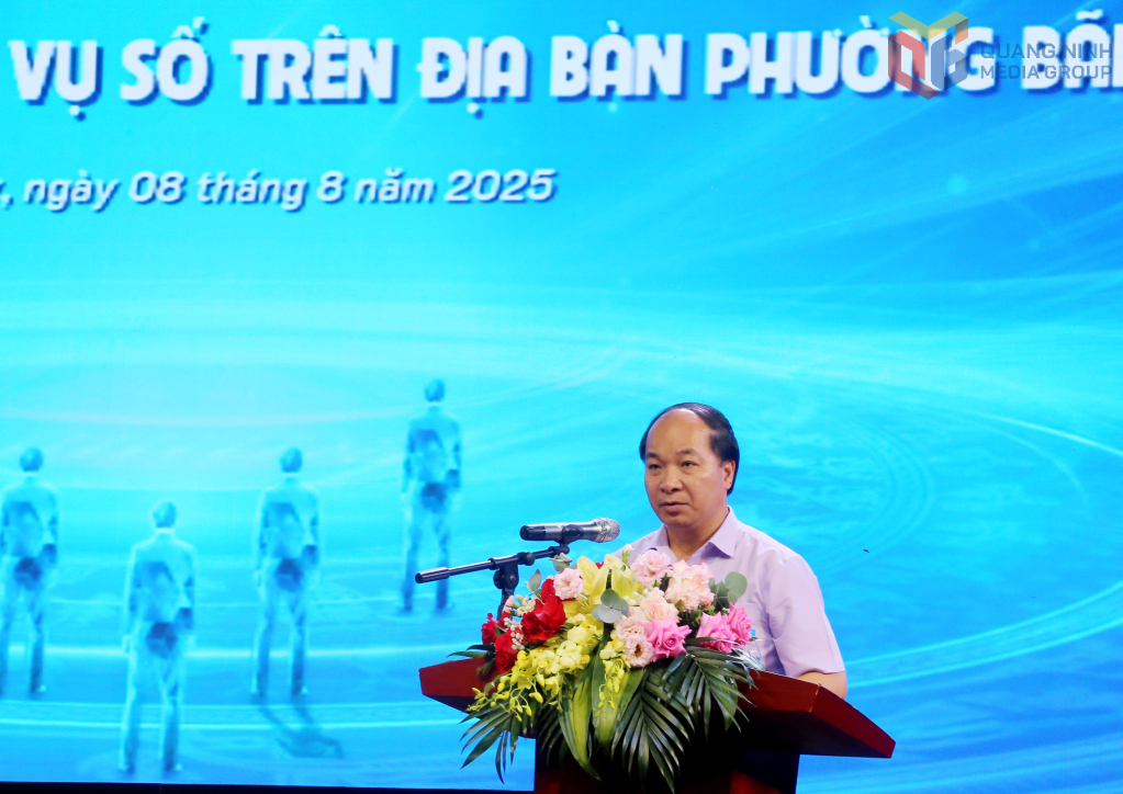 Đồng chí Nguyễn Hoàng Quý, Bí thư Đảng ủy, Chủ tịch HĐND phường Bãi Cháy, phát biểu chỉ đạo tại hội nghị. 