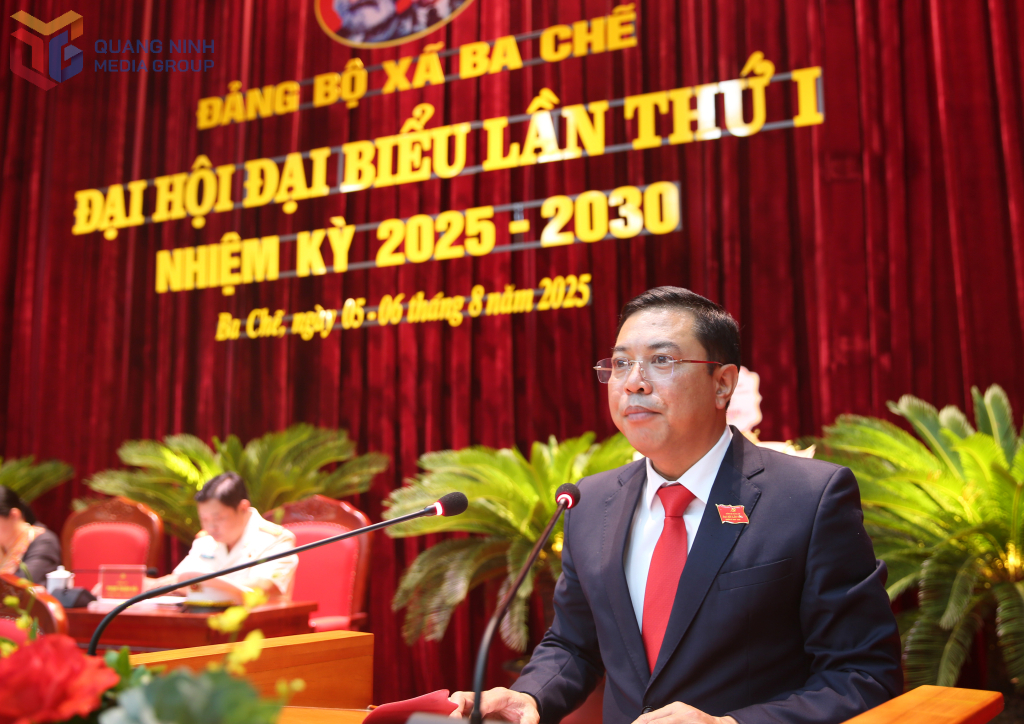 Đồng chí Bùi Văn Lưu Bí thư Đảng ủy xã Ba Chẽ, nhiệm kỳ 2025-2030 phát biểu tại Đại hội.