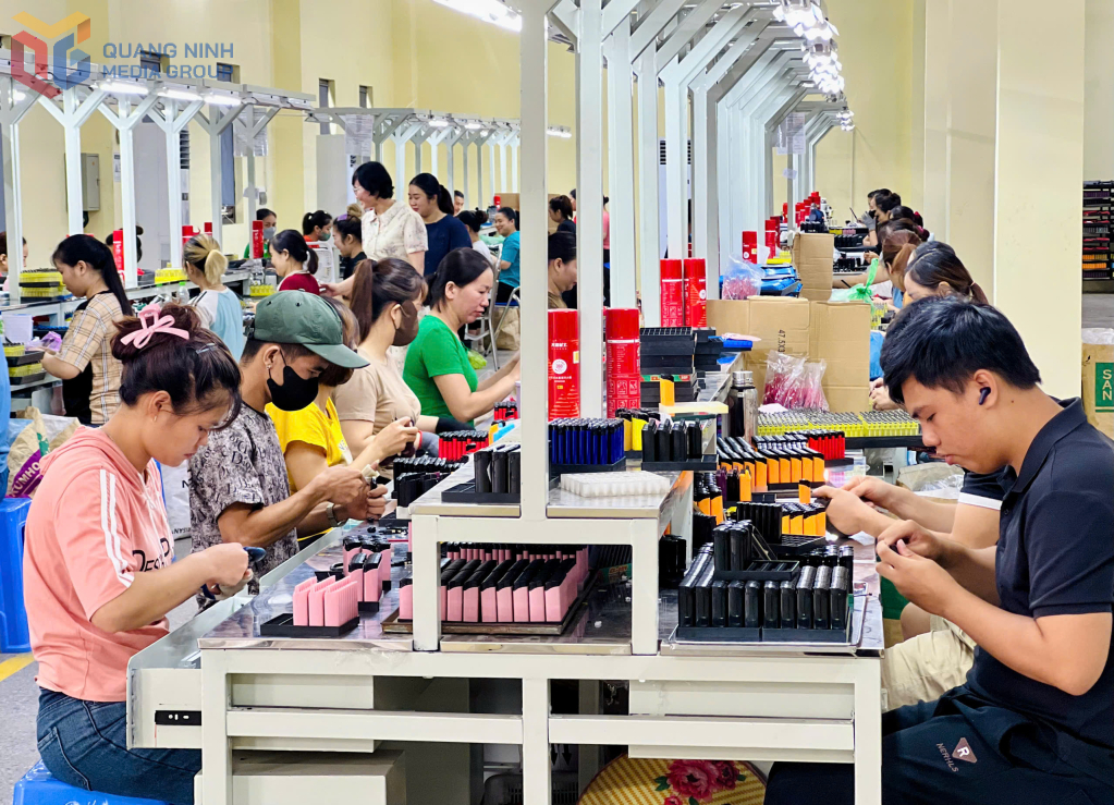 Xưởng sản xuất bật lửa của Công ty TNHH Điện tử Vạn Lực Việt Nam khôi phục hoạt động sau 5 tháng bị cháy.