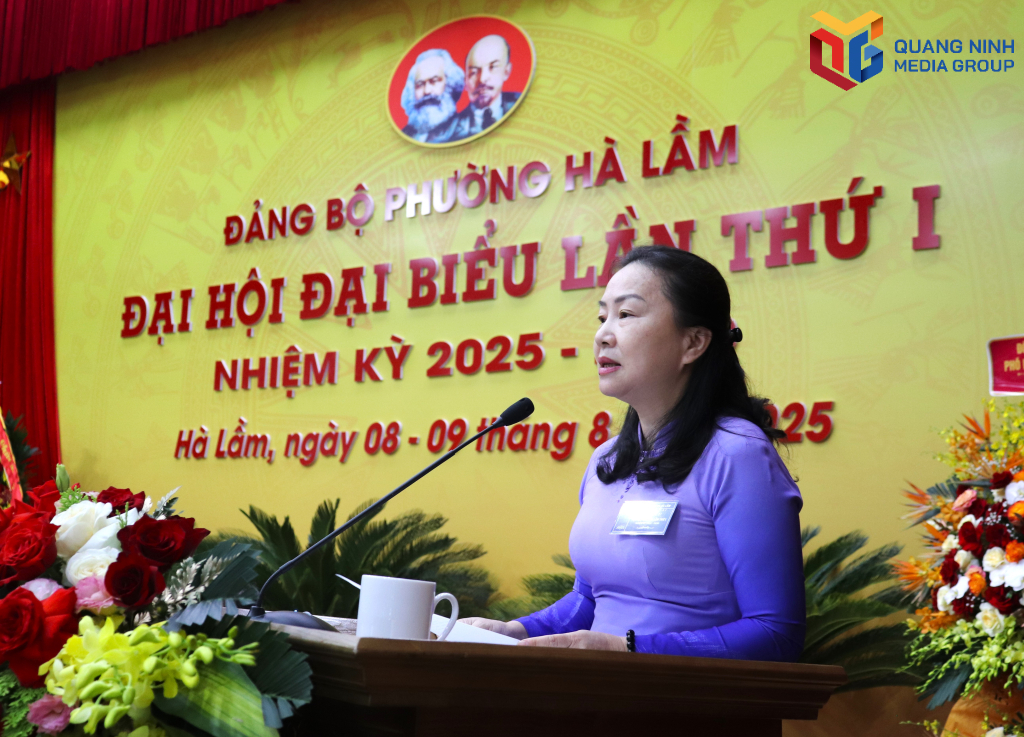 Đồng chí Vi Ngọc Bích, Ủy viên Ban Thường vụ Tỉnh uỷ, Phó Chủ tịch Thường trực HĐND tỉnh, phát biểu tại đại hội.