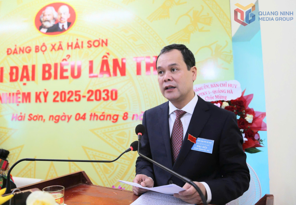Đồng chí Điệp Văn Chiến, Uỷ viên BTV, Trưởng Ban Nội chính Tỉnh uỷ phát biểu chỉ Đại hội