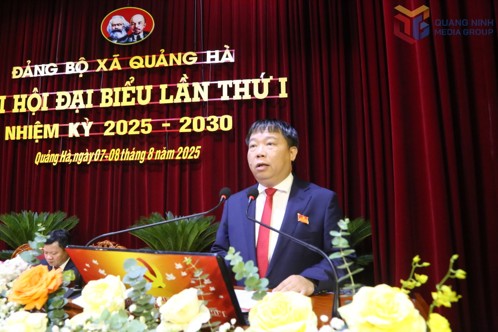 Đồng chí Hoàng Trung Kiên, Bí thư Đảng uỷ xã Quảng Hà, nhiệm kỳ 2025-2030 phát biểu tại Đại hội
