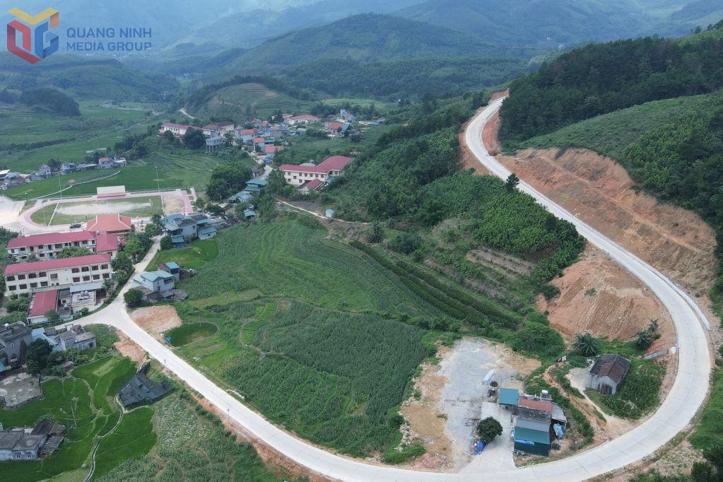 Tuyến đường liên thôn của xã Đại Dực trước đây (nay là xã Tiên Yên) được đầu tư xây dựng, tạo điều kiện thuận lợi cho bà con đi lại, giao thương hàng hóa.