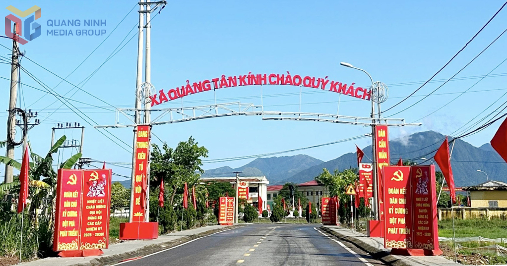 Các xã, phường, đặc khu triển khai treo băng zôn, khẩu hiệu chào mừng Đại hội Đảng bộ tỉnh lần thứ XVI.