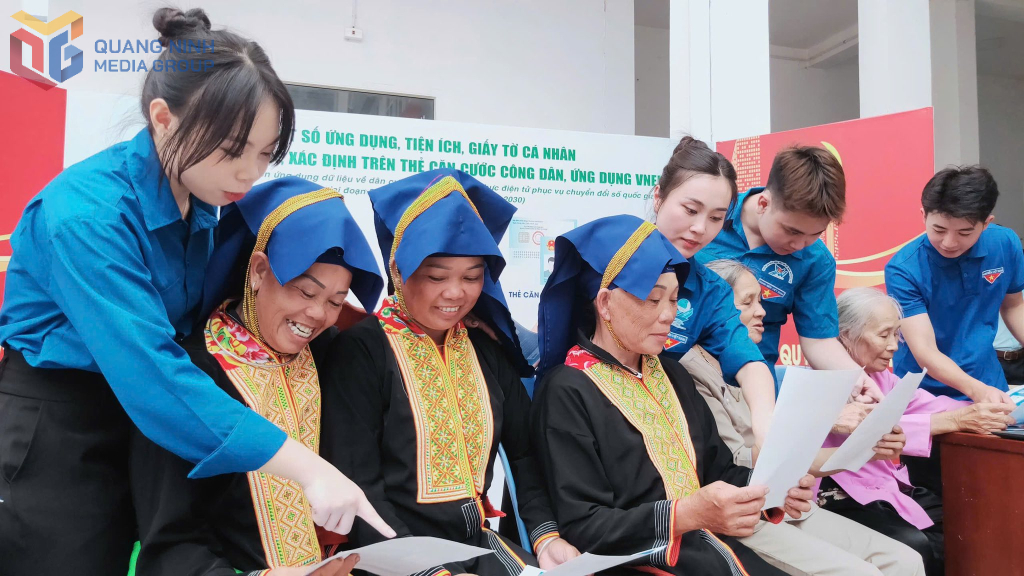 ĐVTN xã.... tuyên truyền, hướng dẫn người dân sử dụng Zalo Mini App “Thanh niên Quảng Ninh số”.