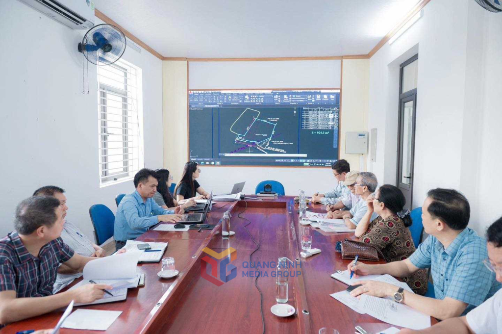 Phường Hoàng Quế tiếp, giải quyết kiến nghị của người dân về cấp GCNQSDĐ, 15/7/2025. Ảnh: Đơn vị cung cấp