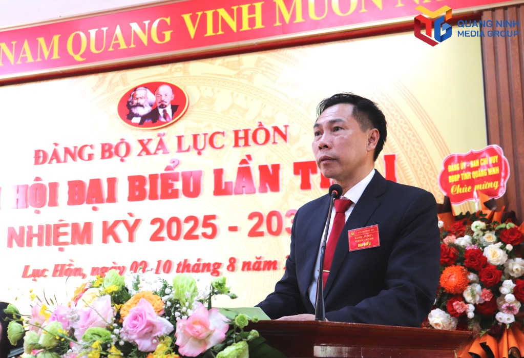 Đồng chí Đỗ Xuân Trường, Bí thư Đảng ủy xã Lục Hồn phát biểu tại đại hội.