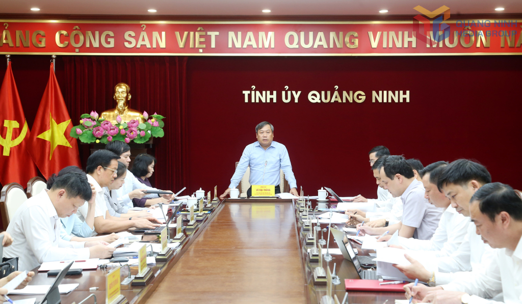 Đồng chí Vũ Đại Thắng, Ủy viên Trung ương Đảng, Bí thư Tỉnh ủy, Trưởng Đoàn ĐBQH tỉnh, kết luận cuộc họp.