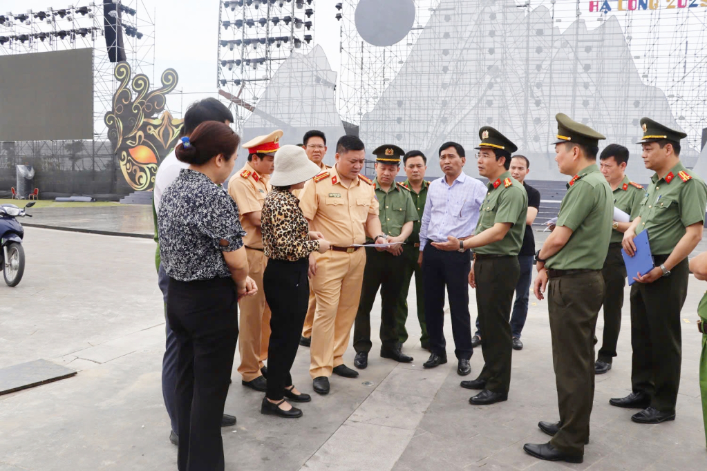Lãnh đạo Công an tỉnh chỉ đạo công tác đảm bảo ANTT Lễ hội Carnaval Hạ Long 2025.