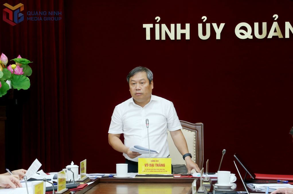 Đồng chí Vũ Đại Thắng, Ủy viên Trung ương Đảng, Bí thư Tỉnh ủy, Trưởng đoàn ĐBQH tỉnh kết luận hội nghị.