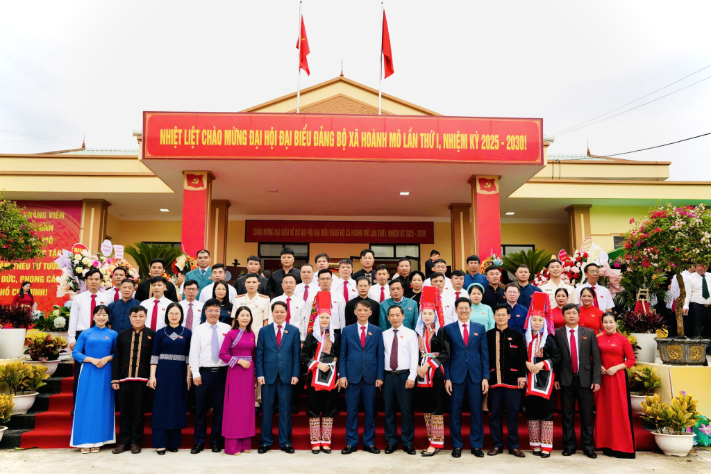 Các đại biểu về dự Đại hội Đảng bộ xã Hoành Mô lần thứ I, nhiệm kỳ 2025-2030.