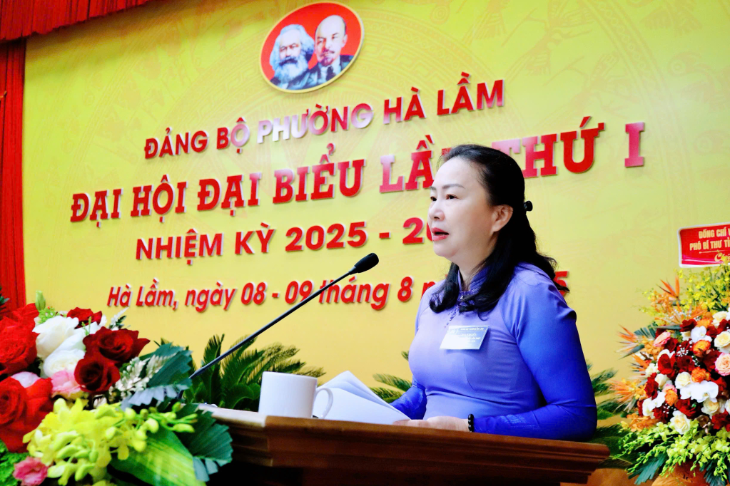 Đồng chí Vi Ngọc Bích, Ủy viên Ban Thường vụ Tỉnh uỷ, Phó Chủ tịch Thường trực HĐND tỉnh, phát biểu tại đại hội.