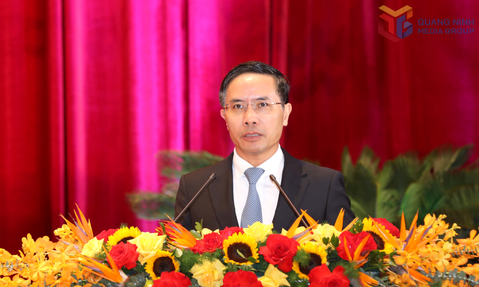 Đồng chí Phạm Đức Ấn, Phó Bí thư Tỉnh ủy, Chủ tịch UBND tỉnh, phát biểu tại Đại hội.
