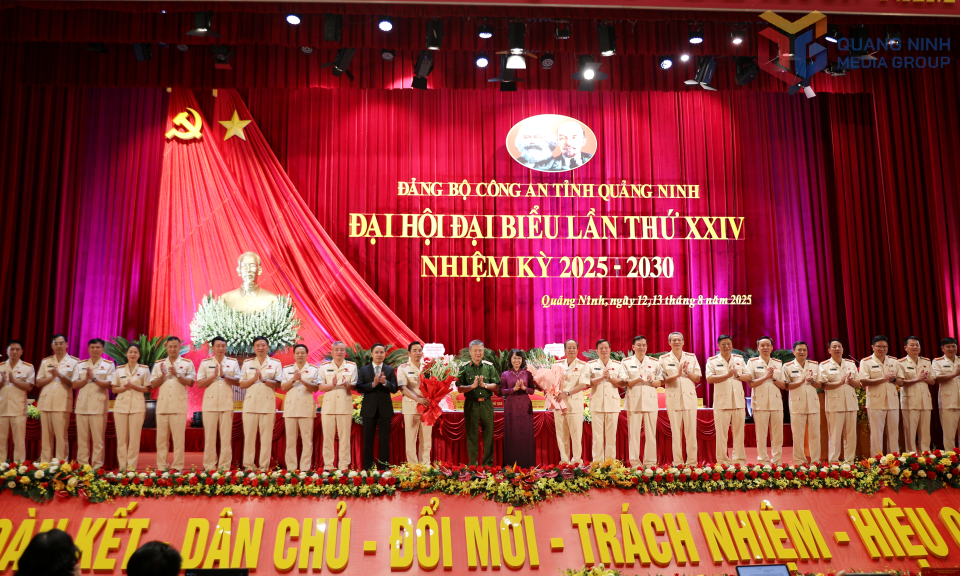 Lãnh đạo Bộ Công an và tỉnh Quảng Ninh chúc mừng Ban Chấp hành Đảng bộ Công an tỉnh Quảng Ninh lần thứ XXIV, nhiệm kỳ 2025-2030.