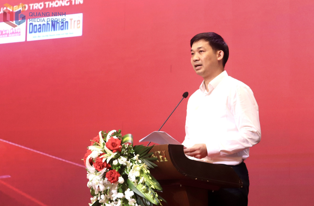Đồng chí Nguyễn Văn Công, Phó Chủ tịch UBND tỉnh phát biểu tại diễn đàn.